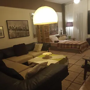 spacious-cosy-apt.hotels-of-thessaloniki.com/